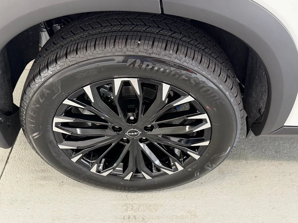 New 2026 Everest White Pearl TriCoat Nissan Dark Armor™ image 4