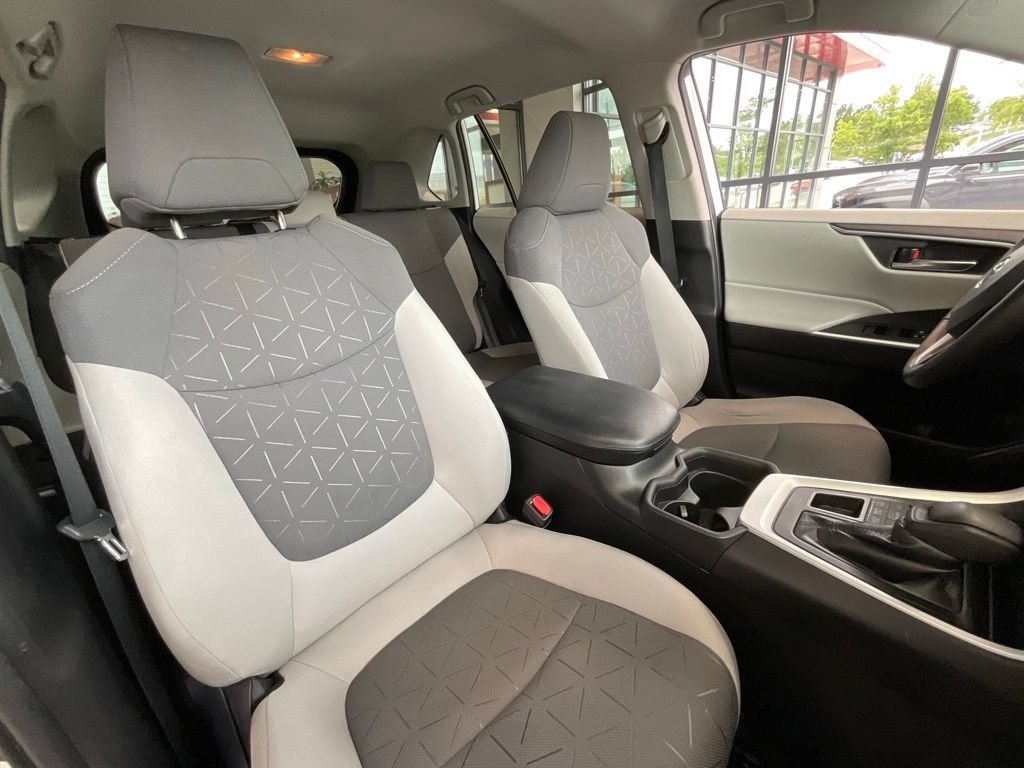 Used 2021 White Toyota XLE image 18