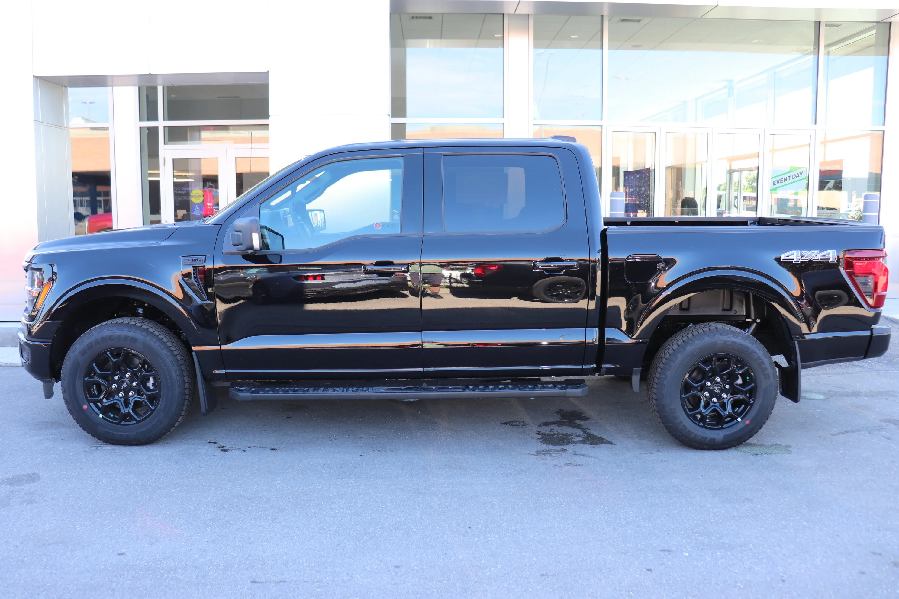New 2026 AGATE BLACK METALLIC Ford XLT image 3