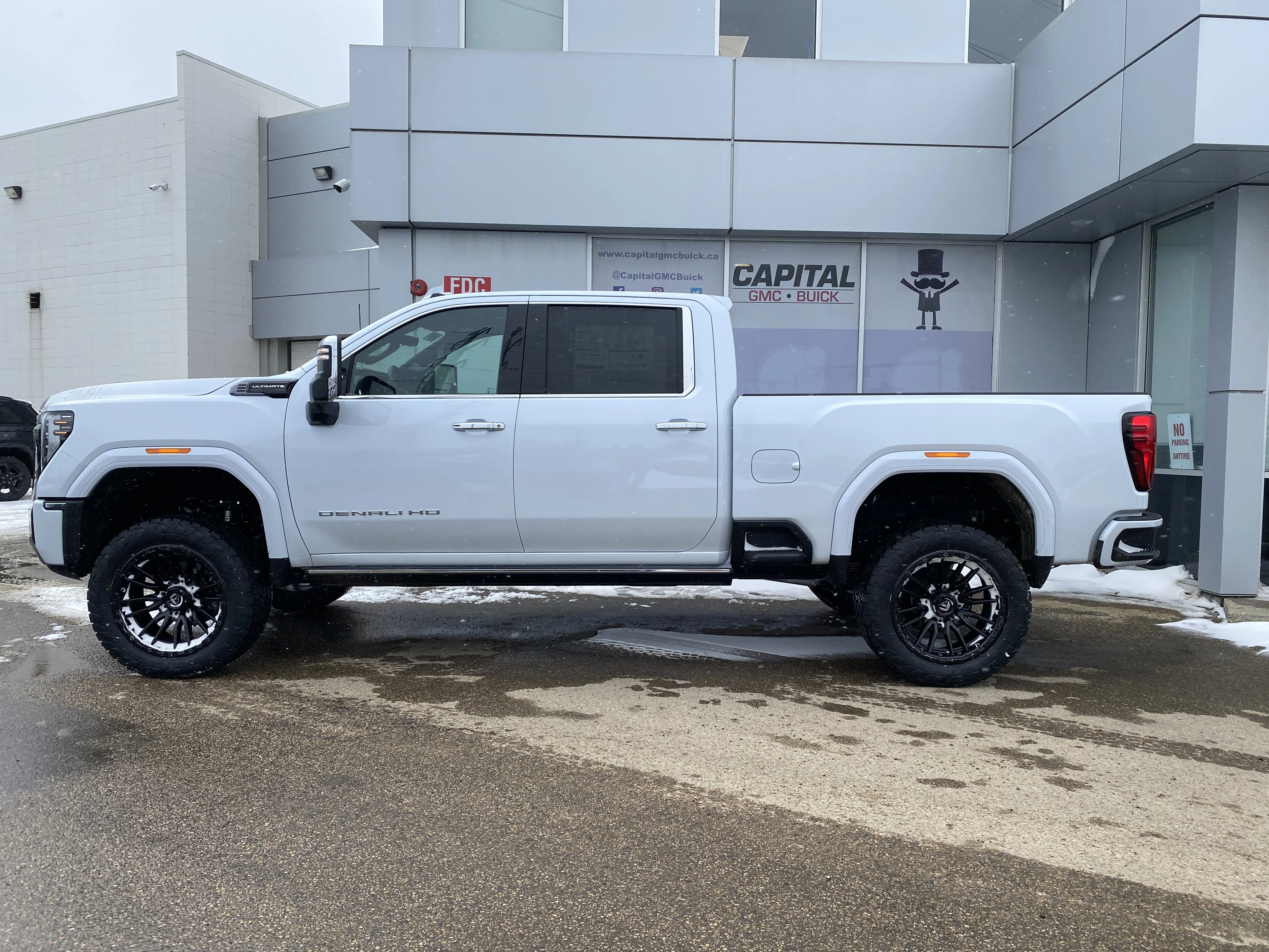 New 2026 GLACIER WHITE TRICOAT GMC Denali Ultimate image 3