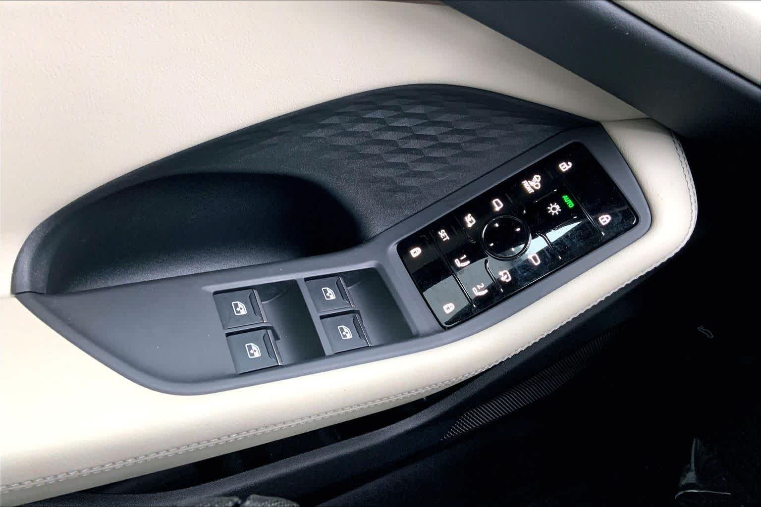 Used 2025 Glacier White Metallic Audi Premium Plus image 37