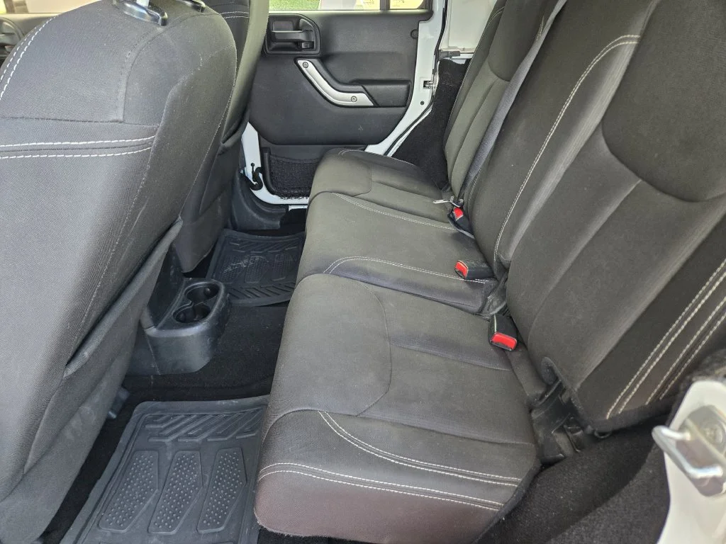 Used 2016 White Jeep Unlimited Rubicon image 18