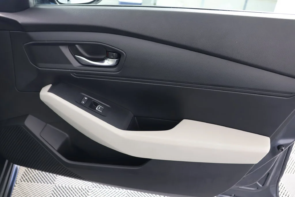 Used 2025  Honda LX image 27