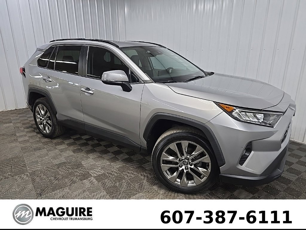 Used 2021 Silver Toyota XLE Premium image 7
