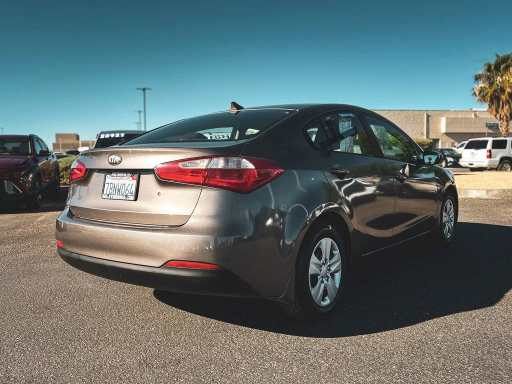 Used 2014 Brown Kia LX image 9