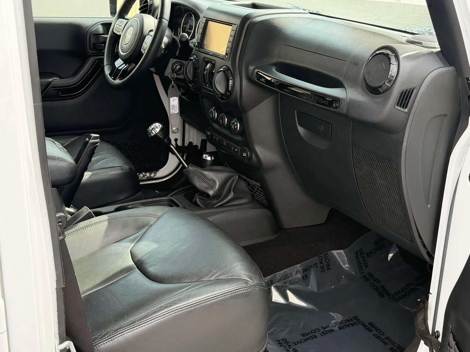 Used 2015 Bright White Clearcoat Jeep Altitude image 34