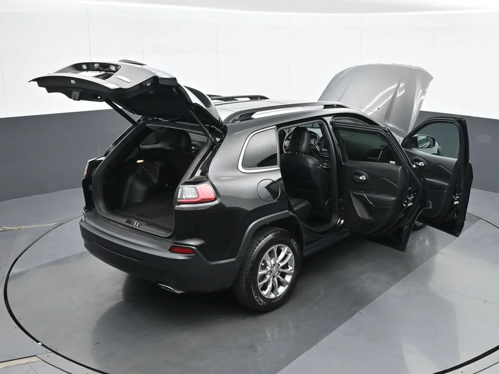 Used 2022 Black Jeep Latitude Lux image 39