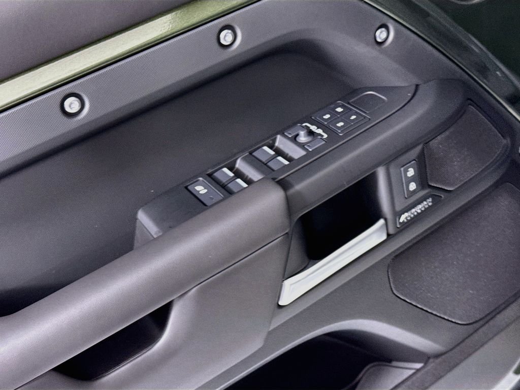 New 2026 Woolstone Green Land Rover X-Dynamic SE image 23