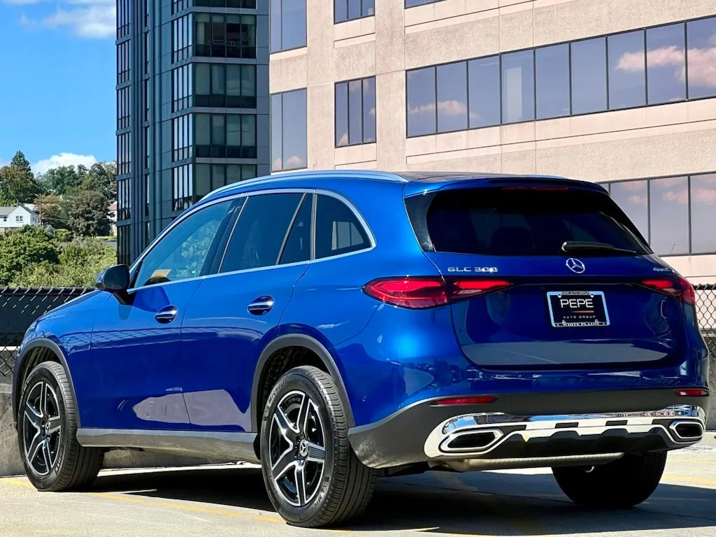 Certified Used 2026  Mercedes-Benz GLC 300 image 5