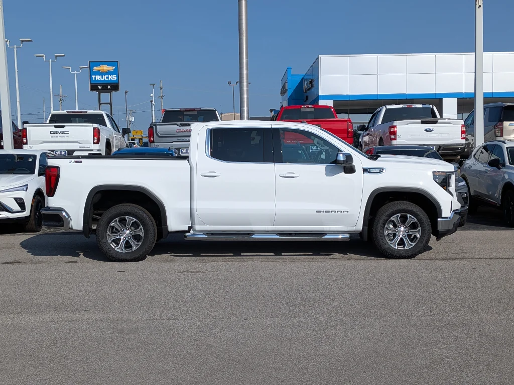 New 2026 Summit White GMC SLE image 2
