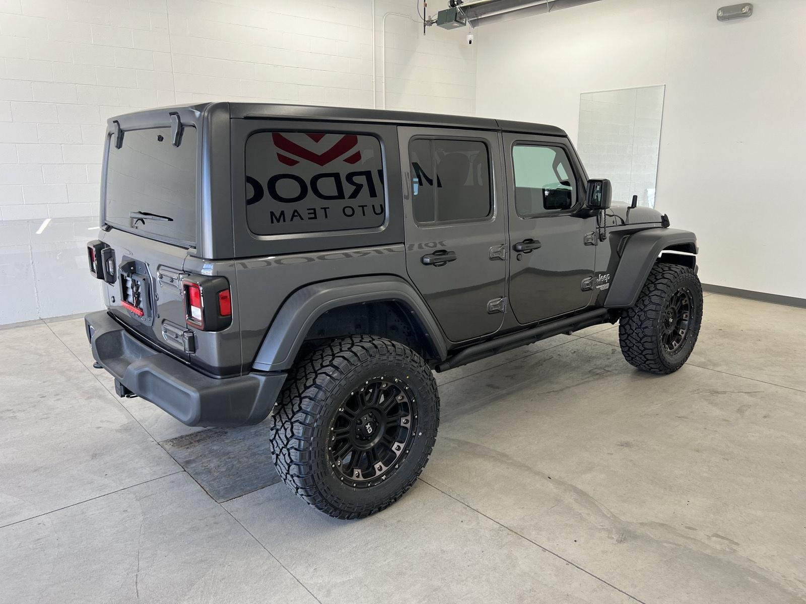 Used 2019 Granite Crystal Metallic Clearcoat Jeep Sport S image 4