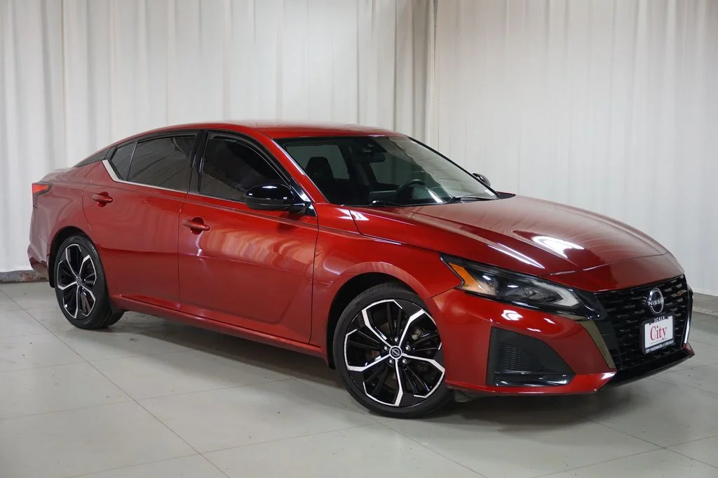 Used 2023 Red Nissan 2.5 SR image 7