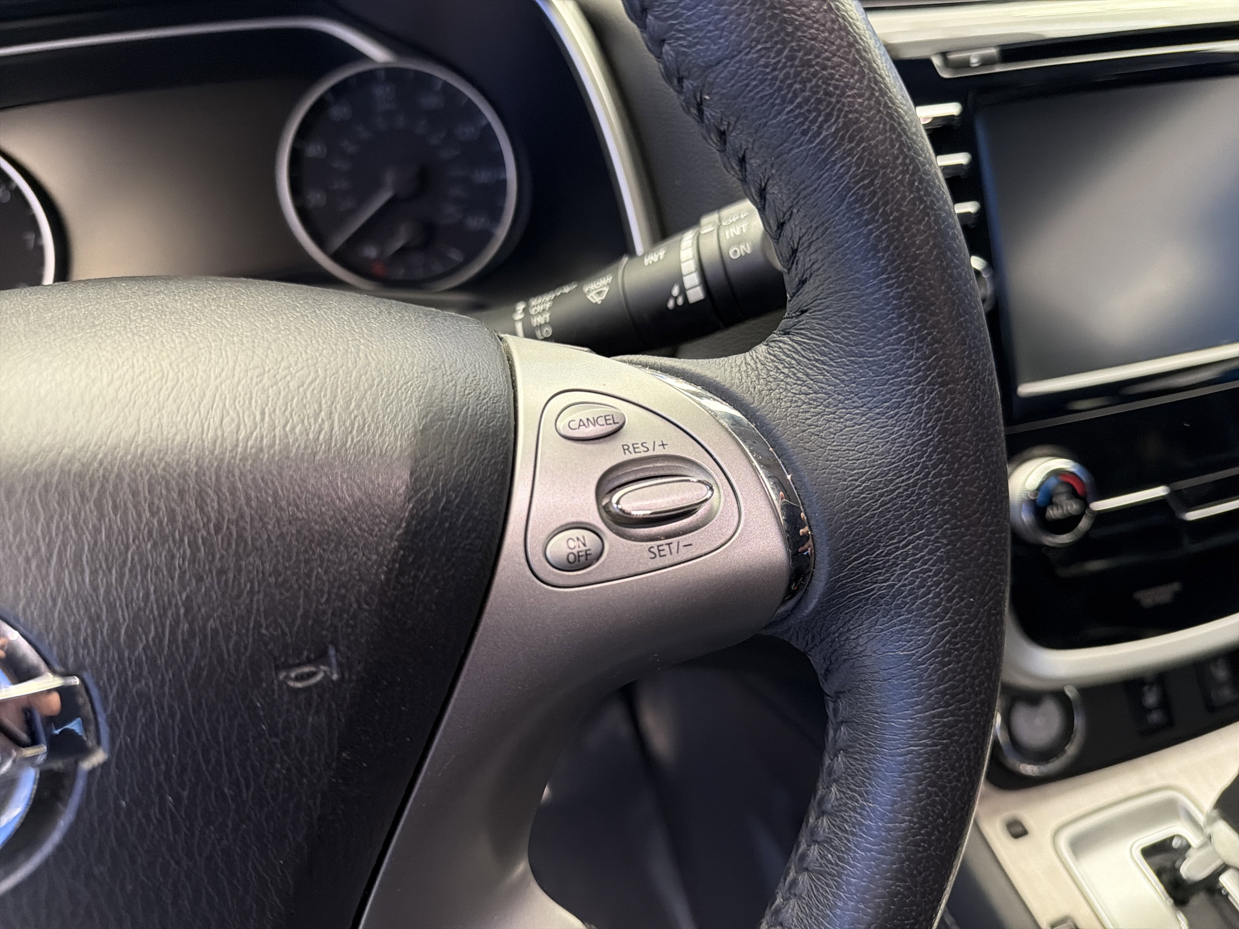 Used 2017 Brilliant Silver Metallic Nissan SL image 17