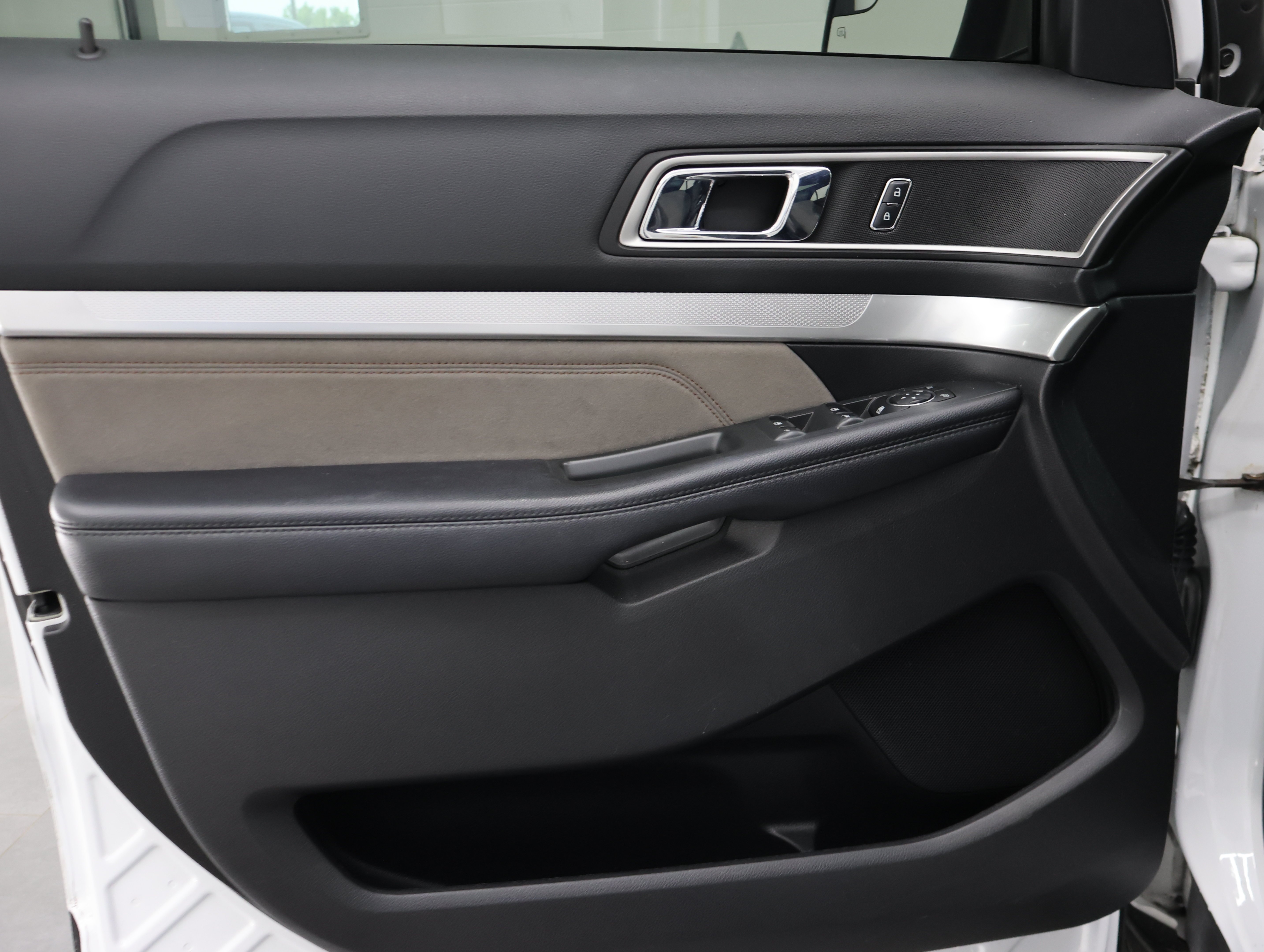 Used 2017  Ford XLT image 39