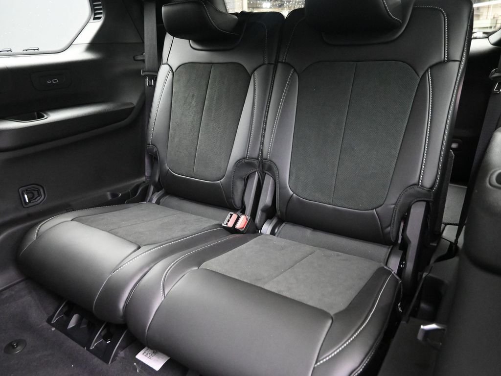 New 2026 Velvet Red Pearl-Coat Exterior Paint Jeep Altitude image 15
