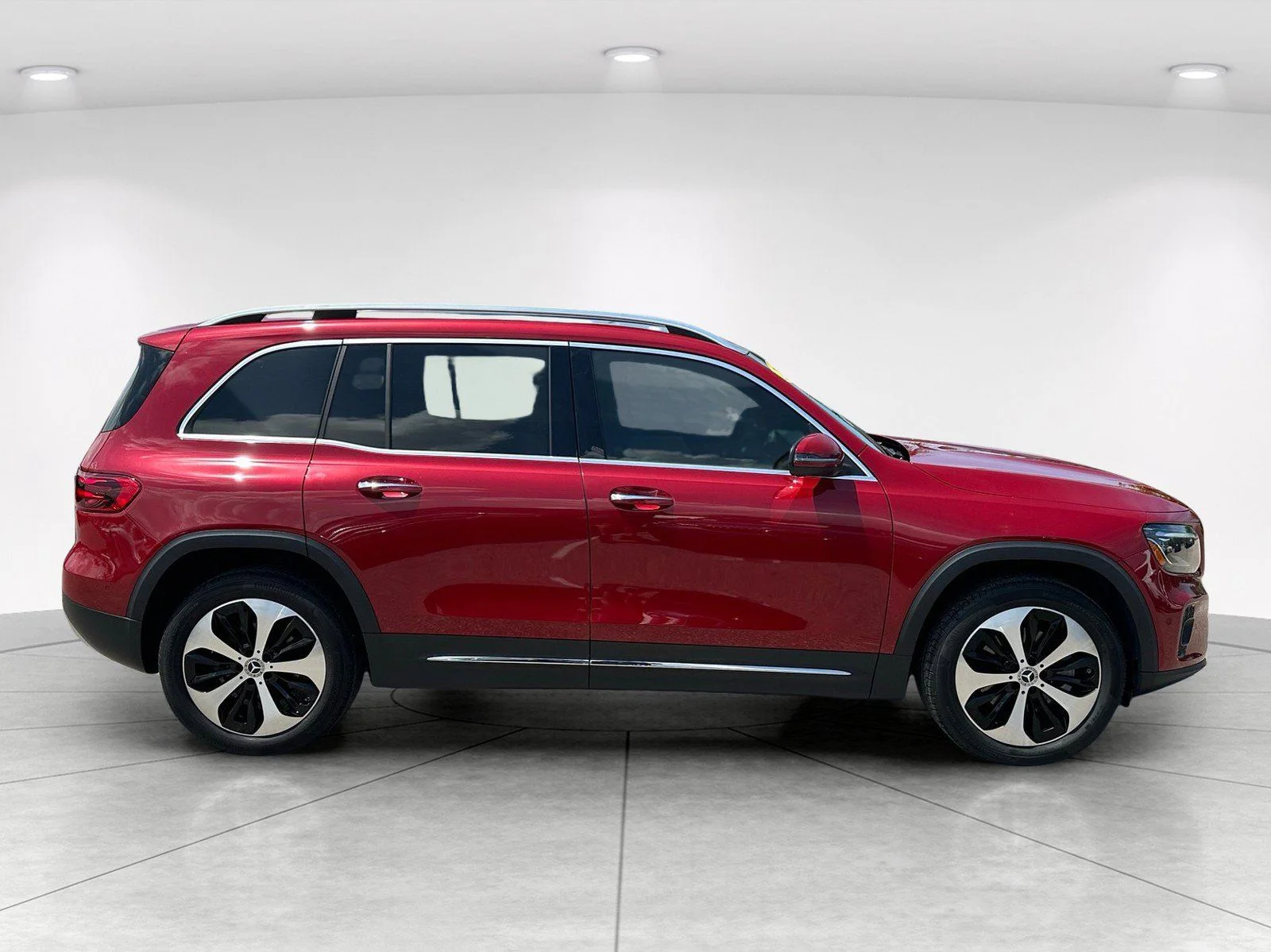 Used 2024  Mercedes-Benz GLB 250 image 8