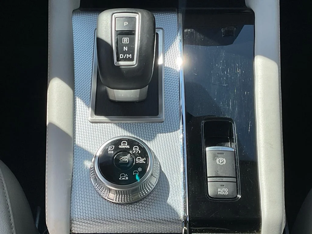 Used 2022 Silver Mitsubishi SEL image 36
