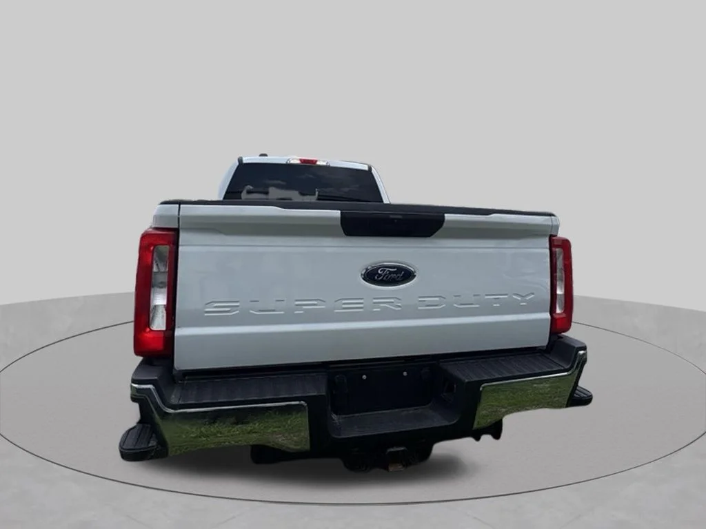 Used 2025 White Ford XLT image 4