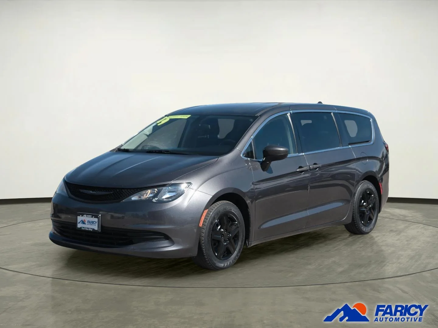 2019 Chrysler Pacifica L's photo