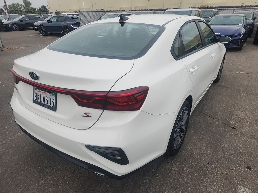 Used 2019 White Kia S image 12