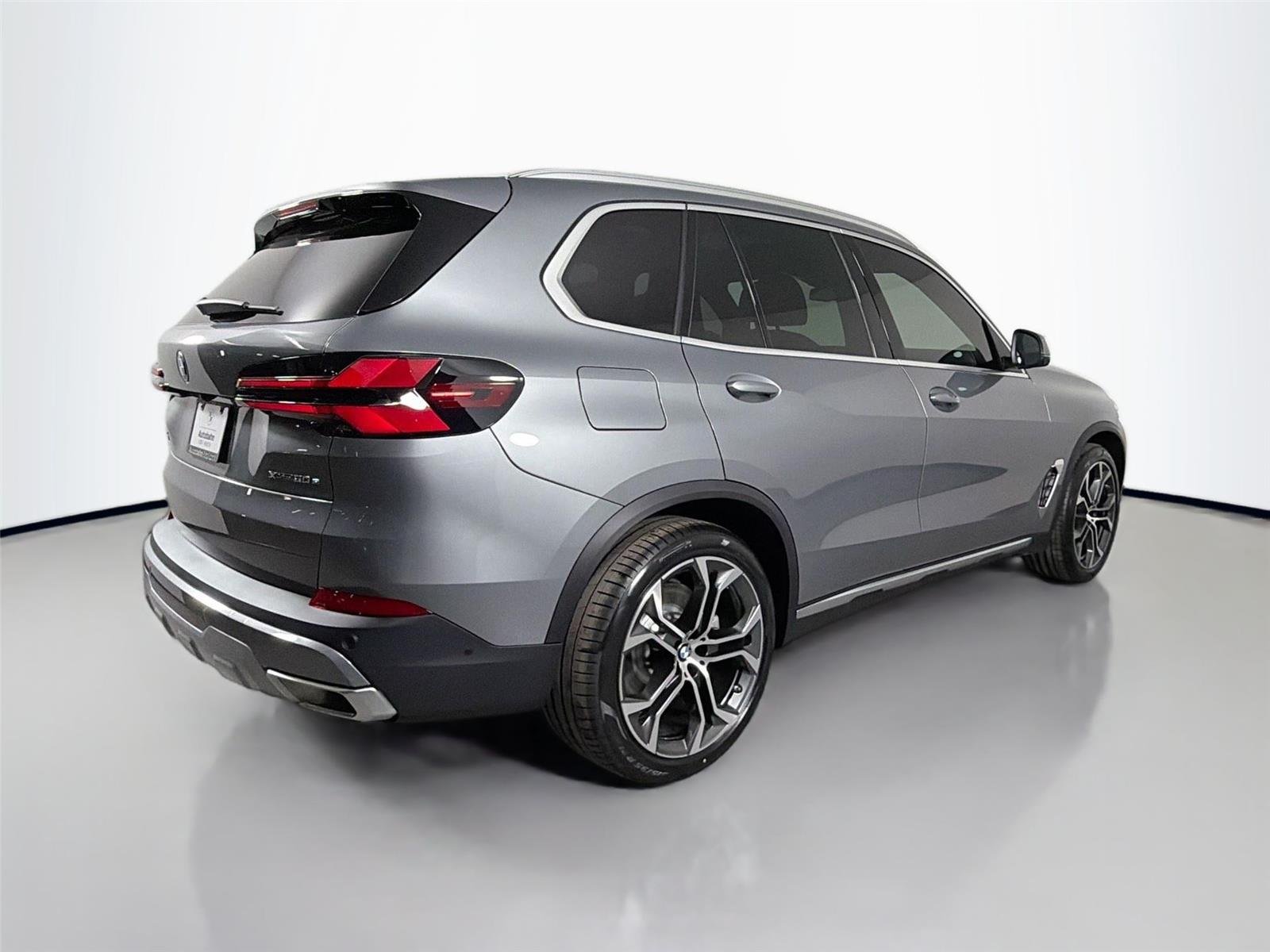 New 2026 Skyscraper Grey Metallic BMW xDrive50e image 10
