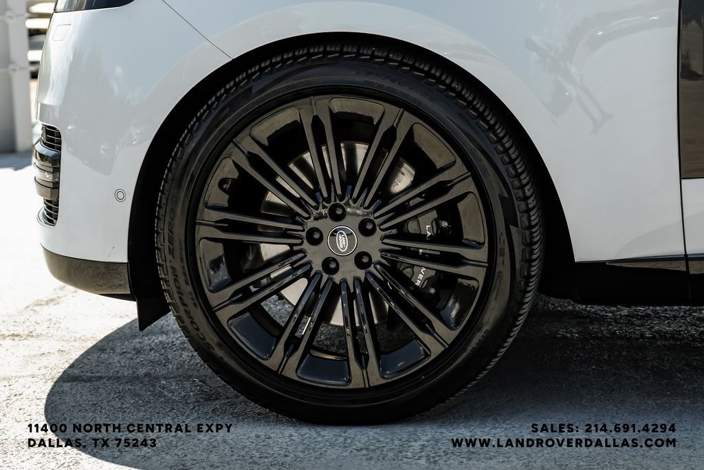 Used 2022 White Land Rover SE image 51
