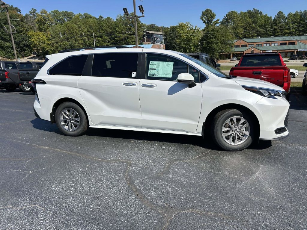 New 2026 Wind Chill Pearl Toyota XLE image 2