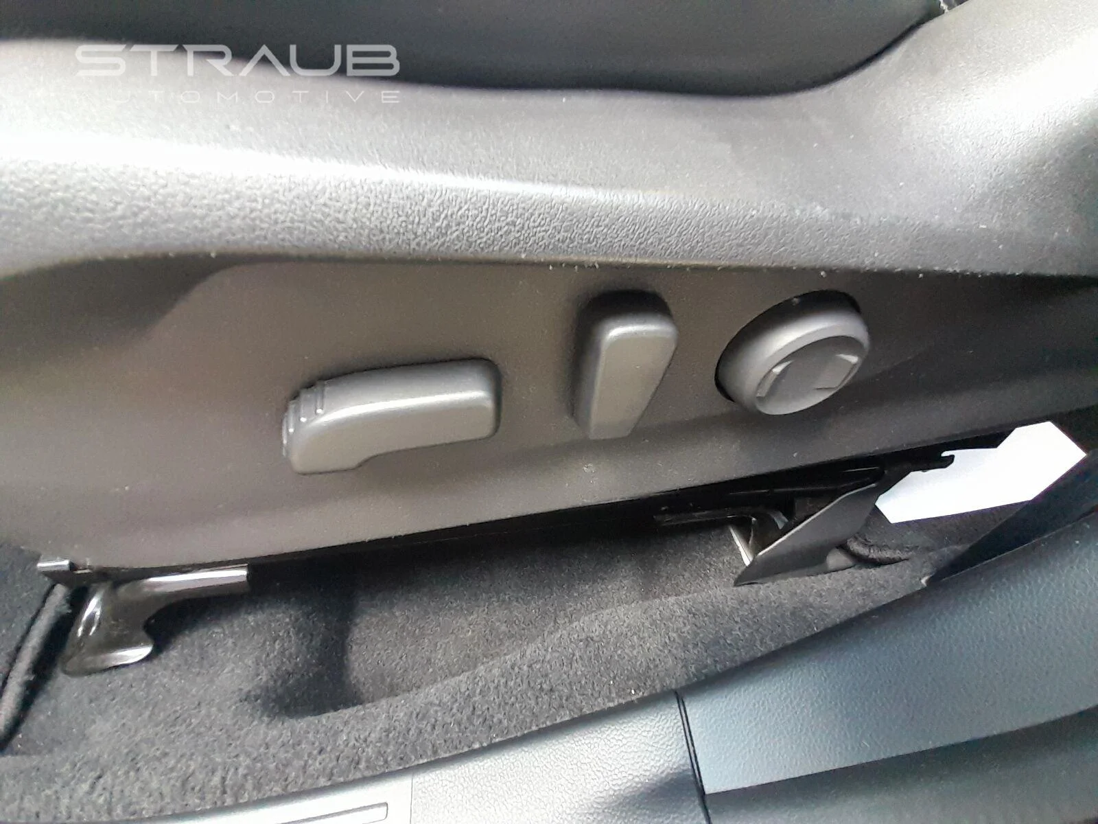 Used 2019 Crystal White Pearl Subaru Limited image 41