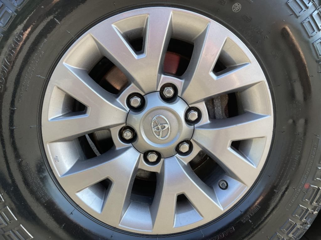 Used 2017 White Toyota SR5 image 26