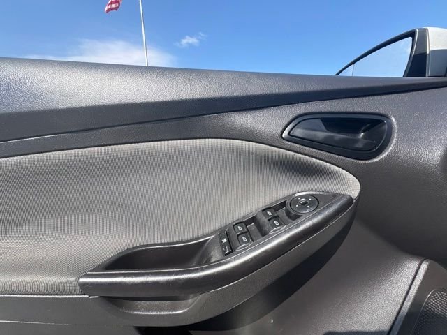 Used 2012 Ingot Silver Metallic Ford SE image 11
