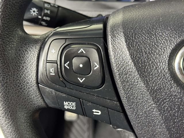 Used 2017  Toyota LE image 22