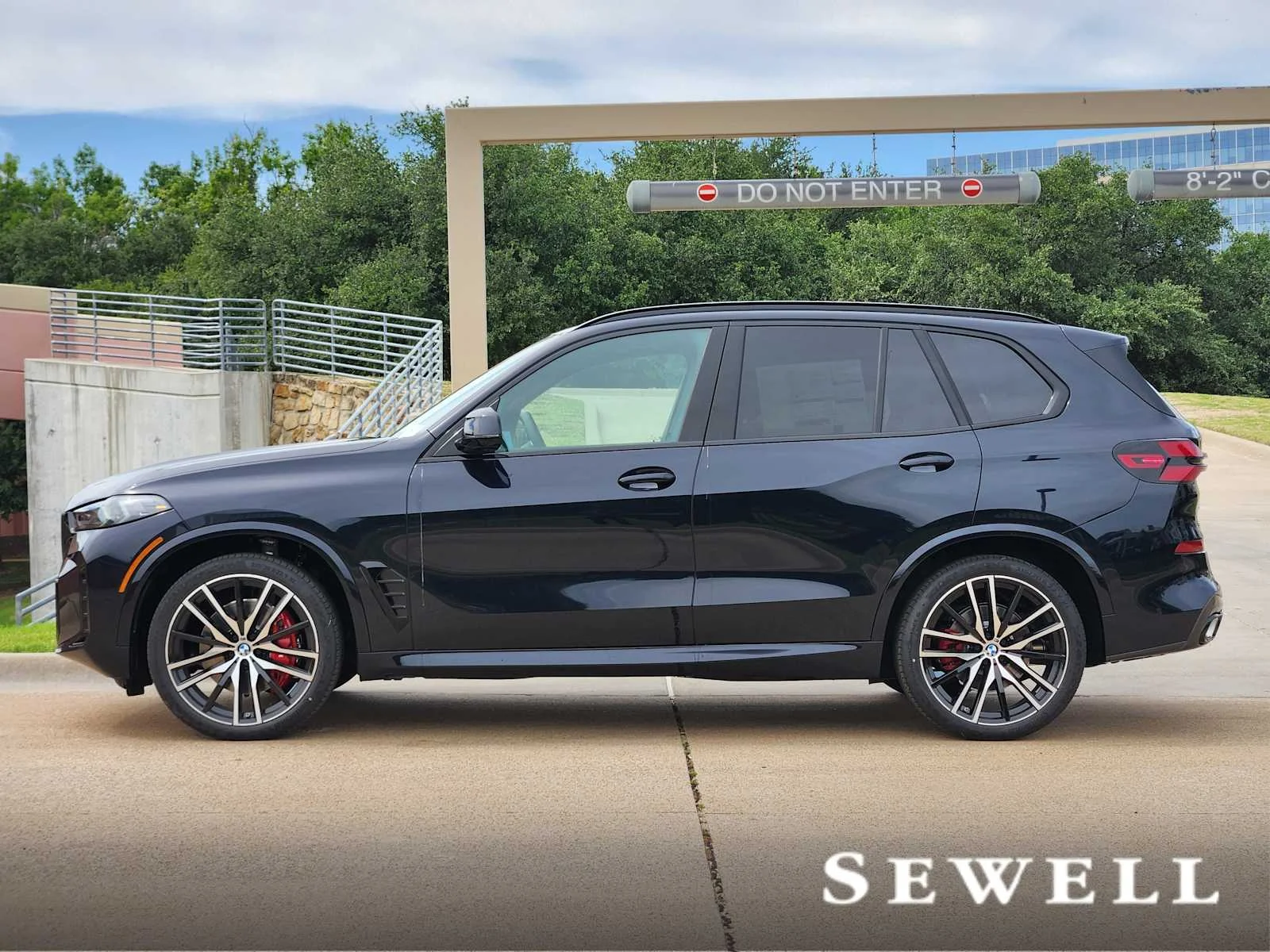 New 2026 Carbon Black Metallic BMW xDrive40i image 2