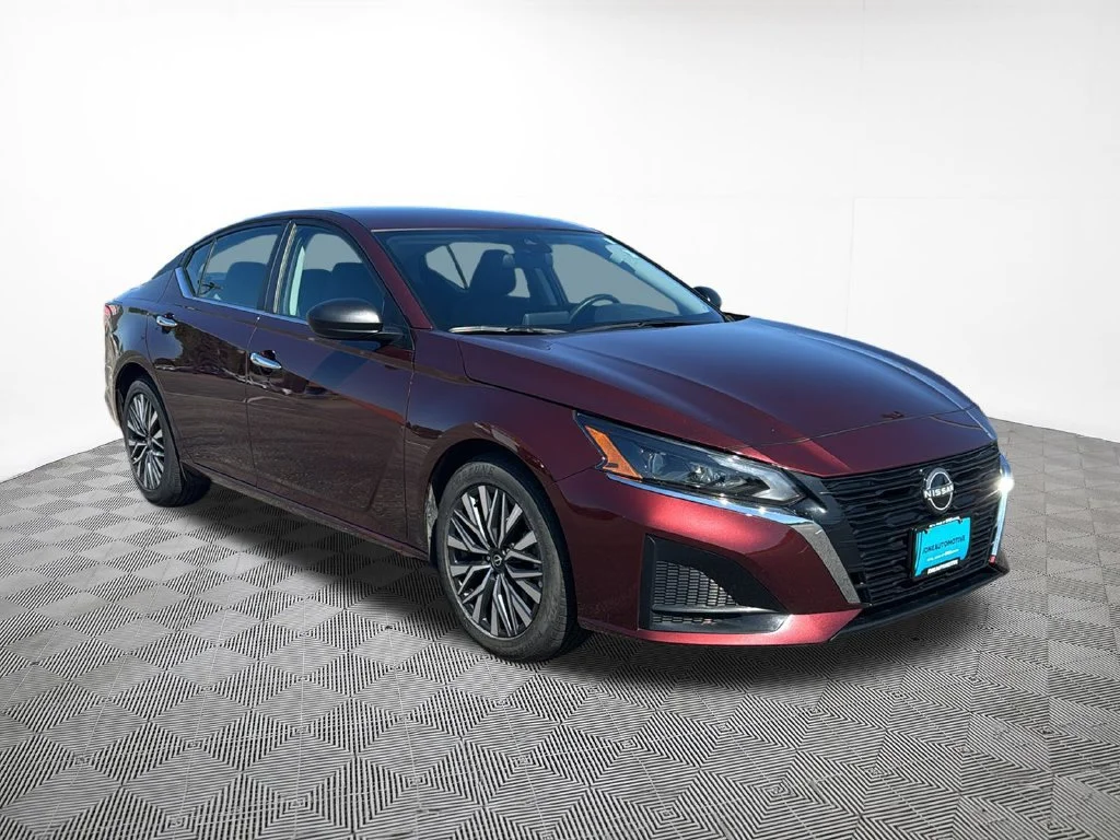 Used 2025 Red Nissan SV image 4