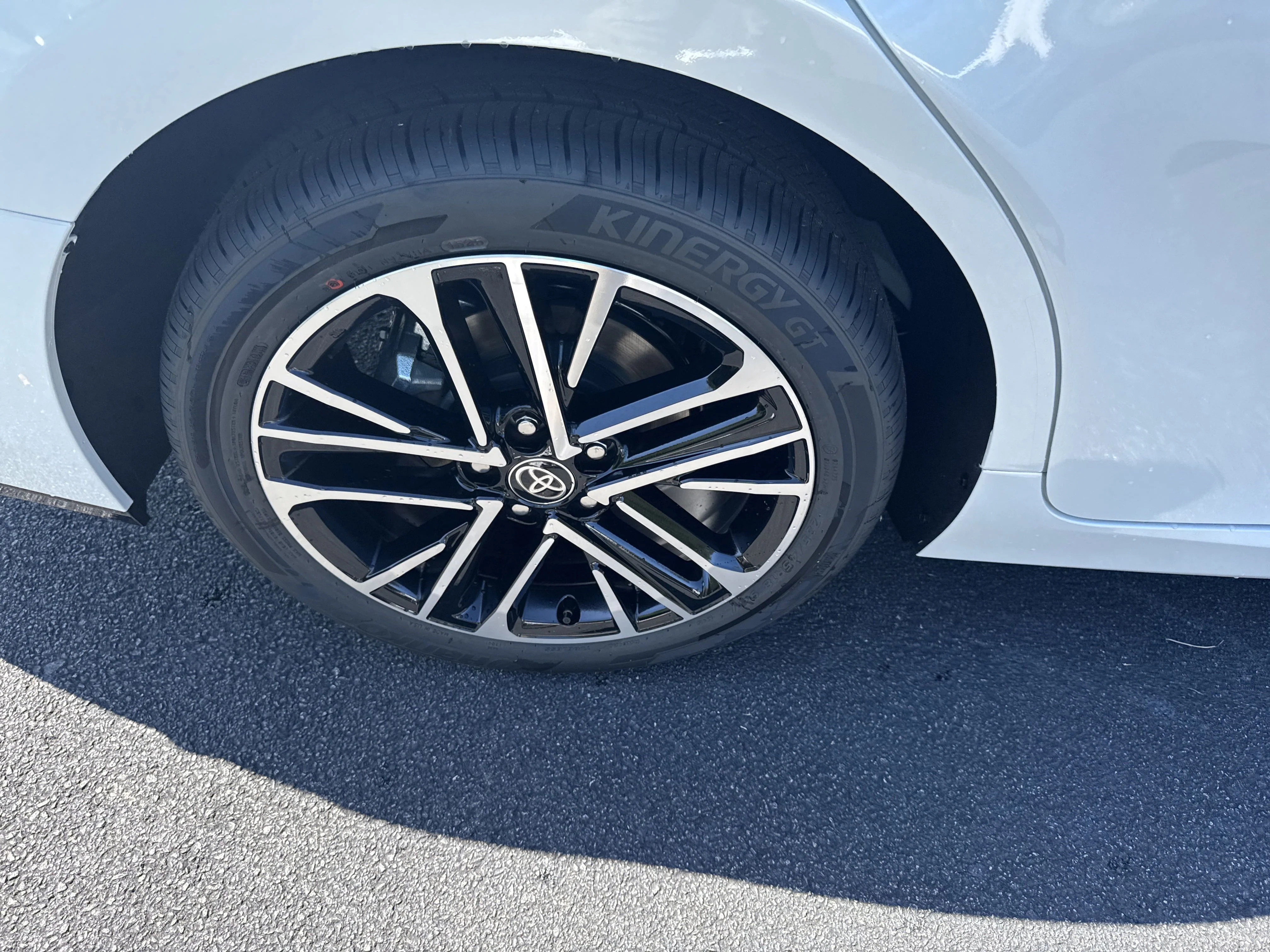 Used 2025  Toyota  image 11