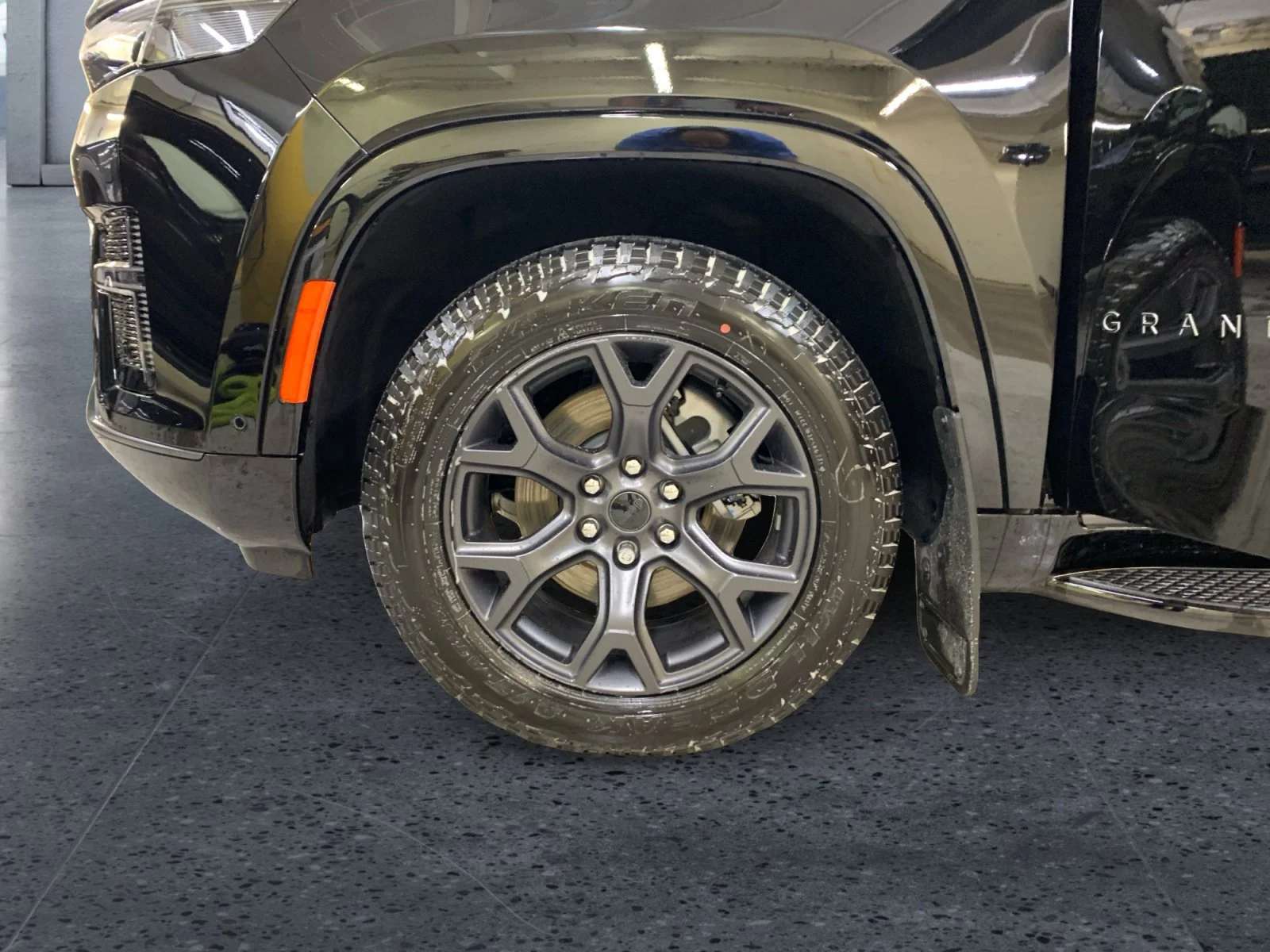 New 2026 Diamond Black Crystal Pearl Jeep Upland image 9