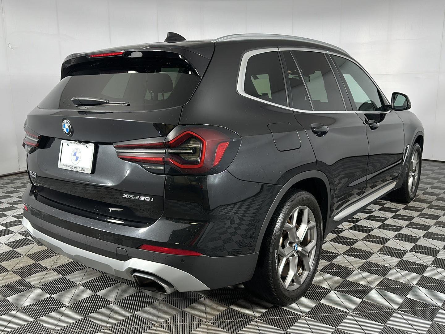 Used 2024 Black Sapphire Metallic BMW xDrive30i image 29