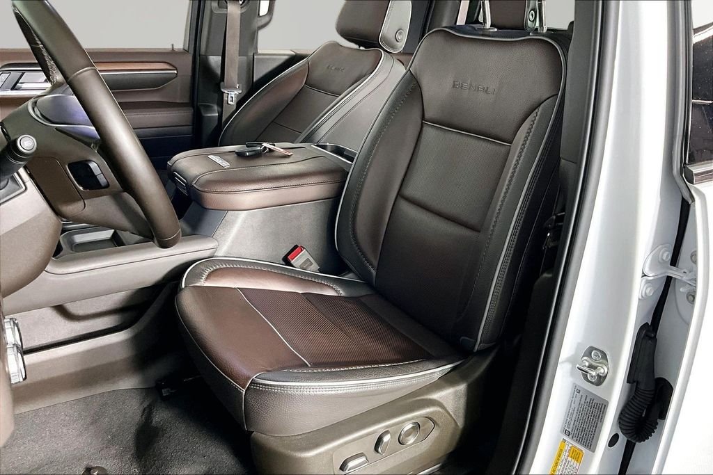 Used 2025 White GMC Denali image 21