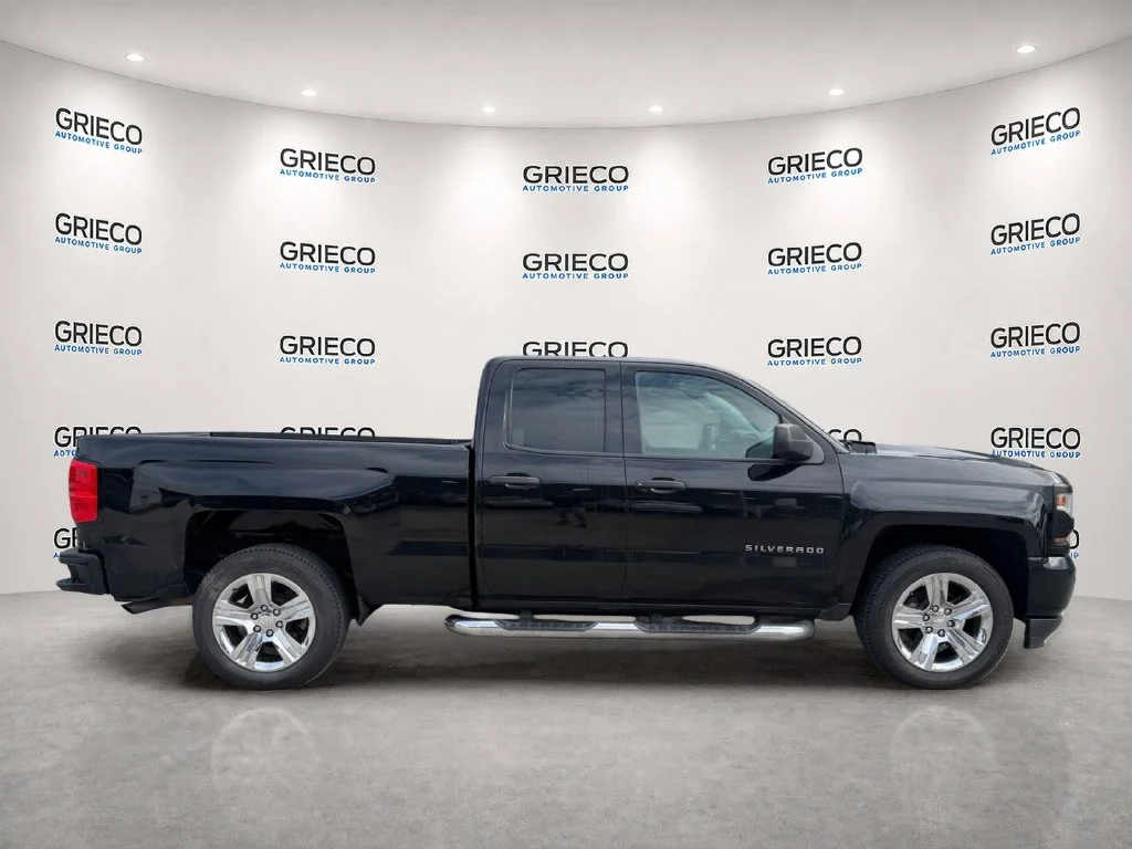 Used 2018 Black Chevrolet Custom image 8