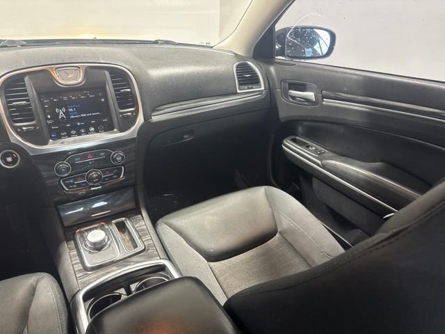 Used 2020  Chrysler Touring image 20