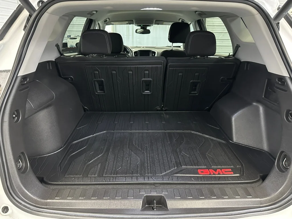 2023 GMC Terrain SLE - Photo 25