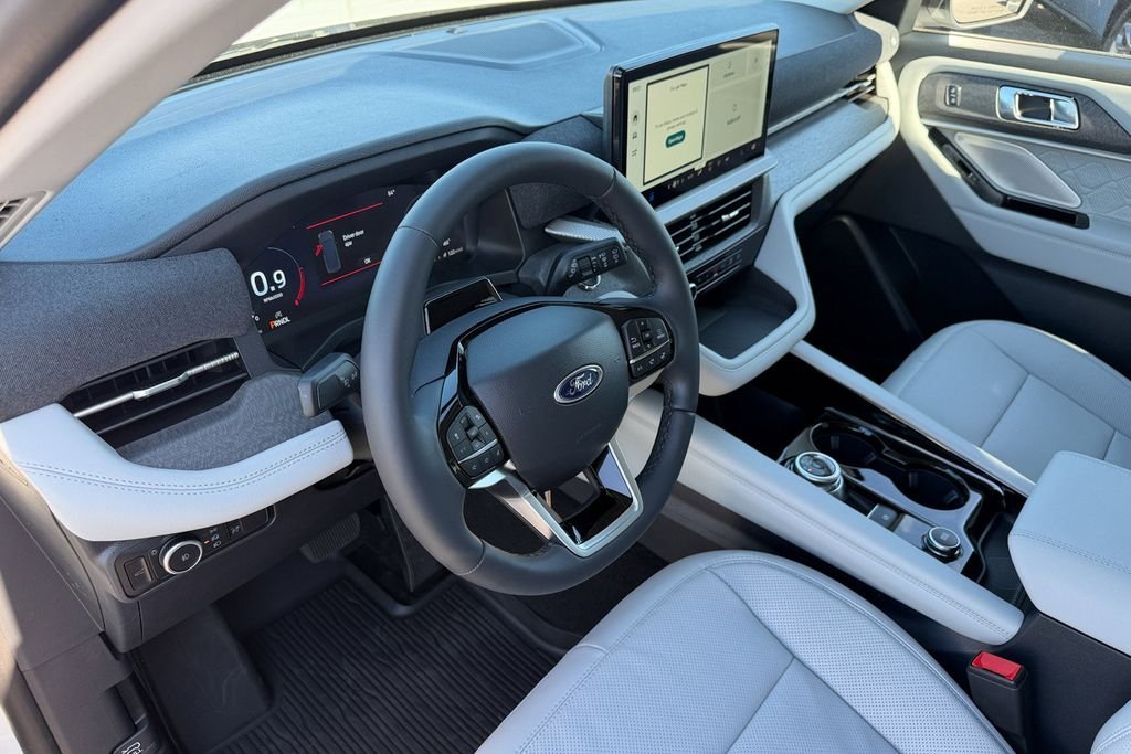 New 2026 Star White Metallic Tri-Coat Ford Platinum™ image 10