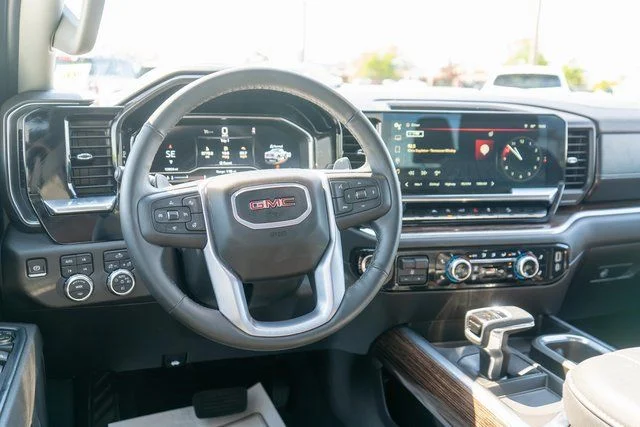 Used 2025 White GMC Elevation image 12