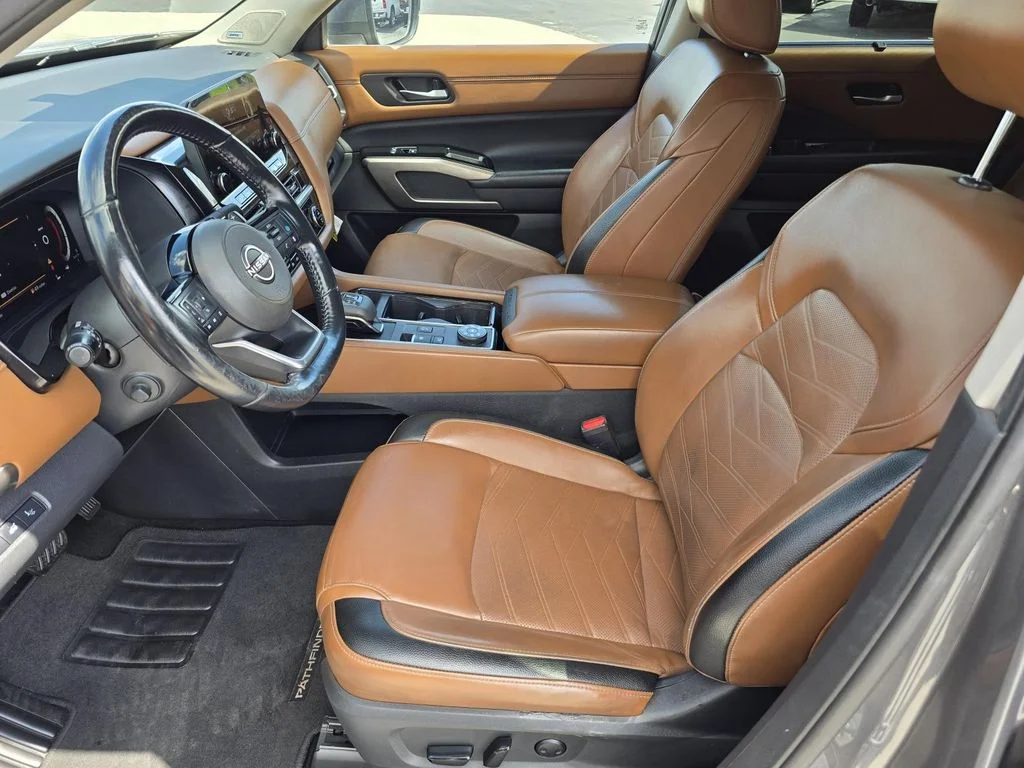 Used 2023 Gun Metallic Nissan Platinum image 9