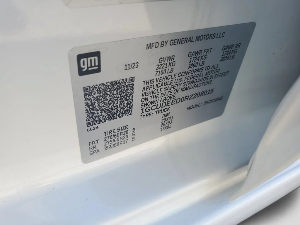 Used 2024 Summit White Chevrolet RST image 37