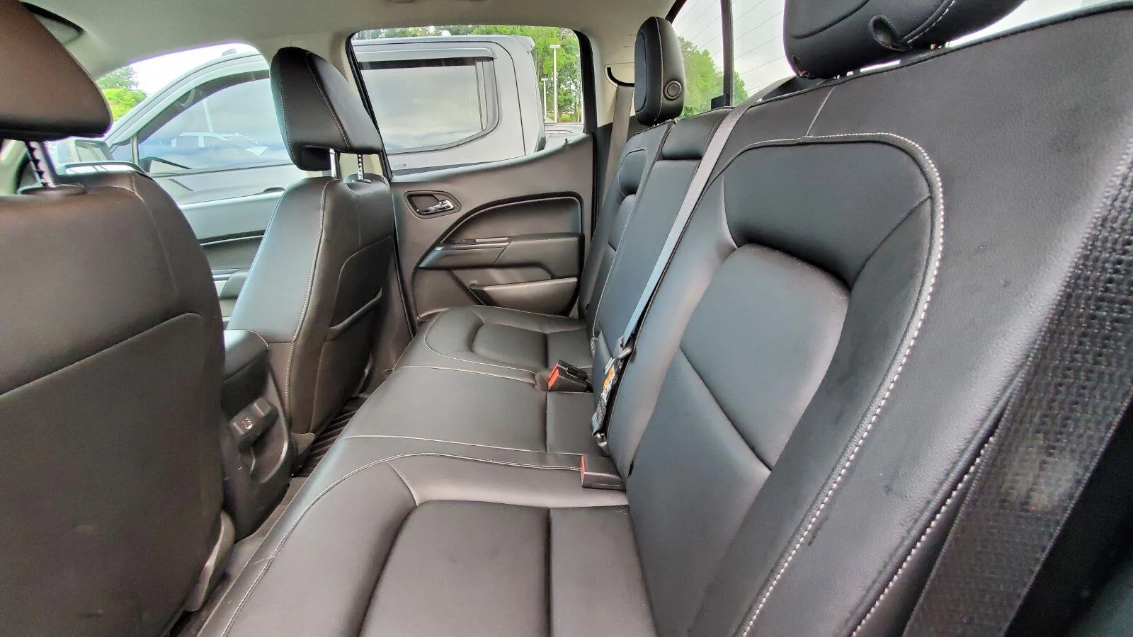 Used 2019 BLACK Chevrolet 4WD LT image 5