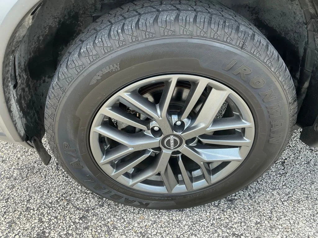 Used 2023 Gray Nissan S image 18