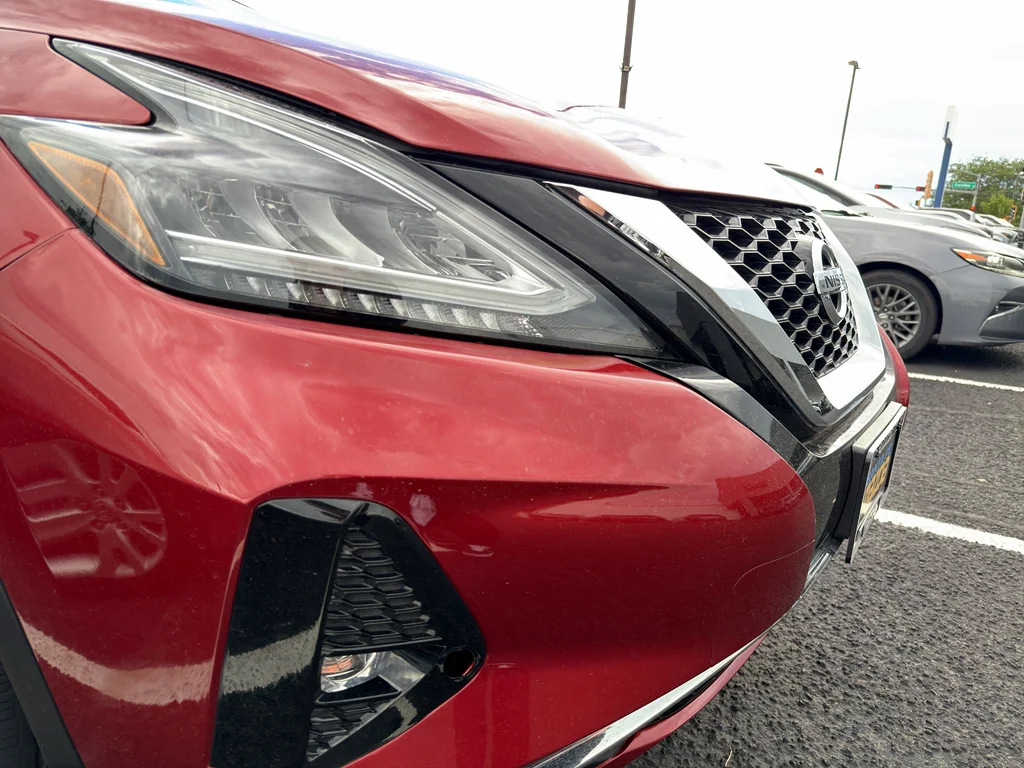 Used 2019 Red Nissan S image 28