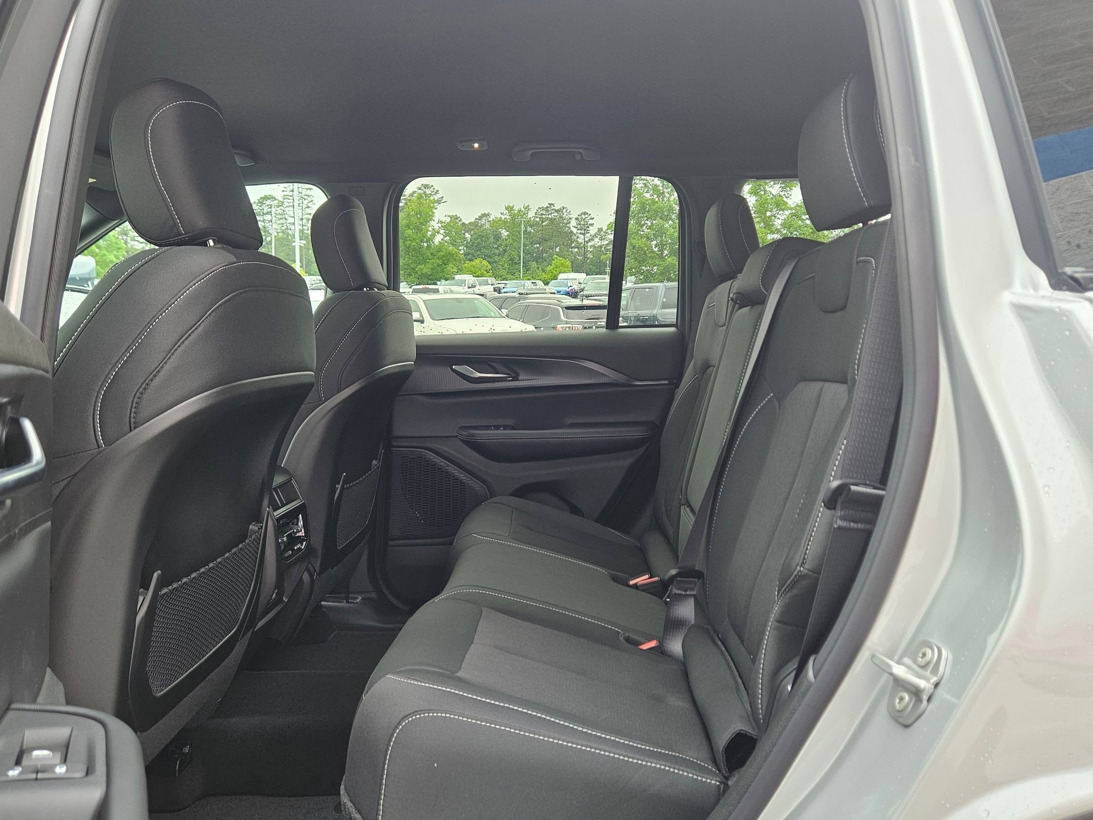 New 2026 Silver Zynith Exterior Paint Jeep Laredo image 23