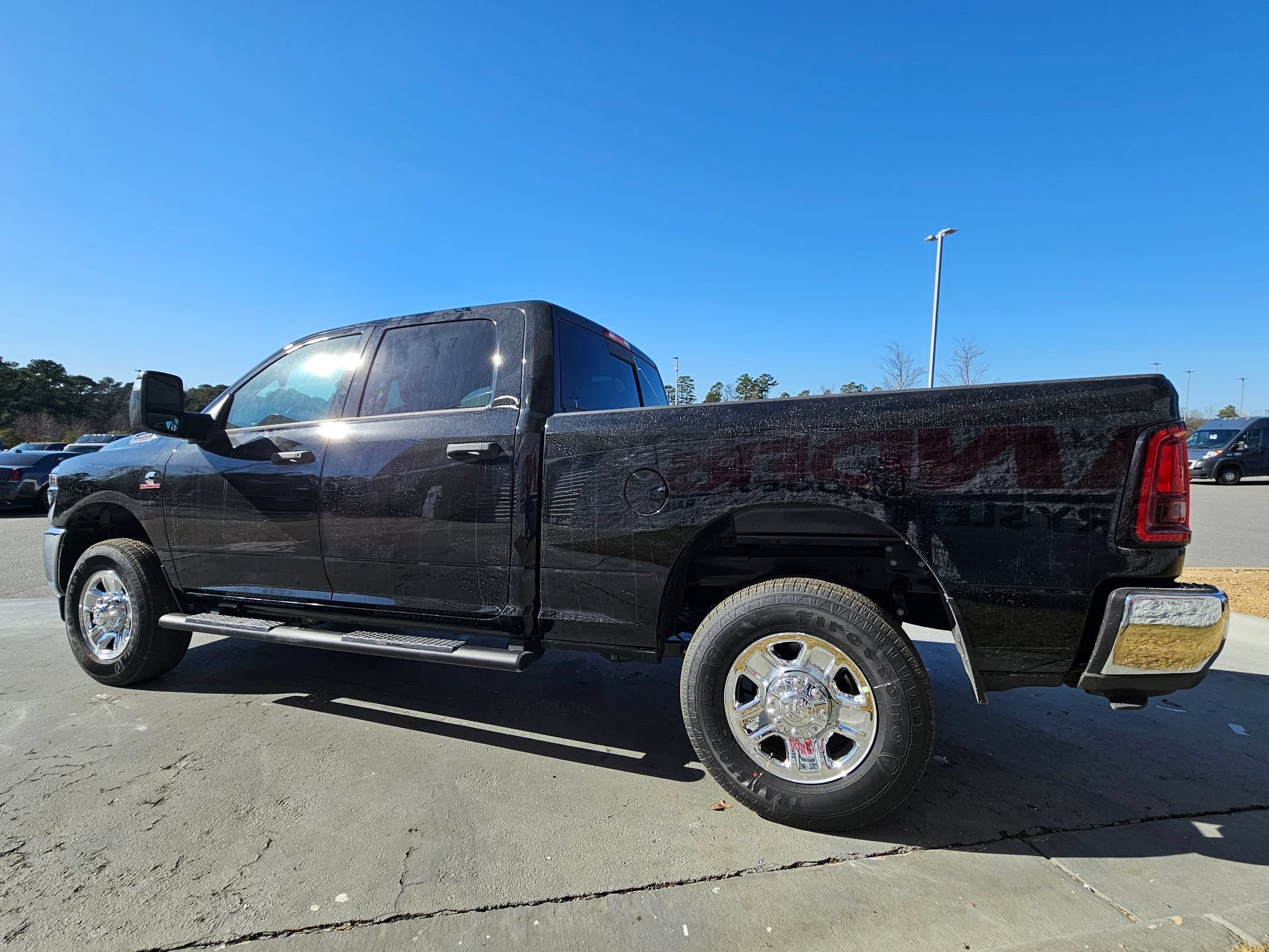 New 2026 Diamond Black Crystal Pearl-Coat Exterior Paint RAM Tradesman image 5