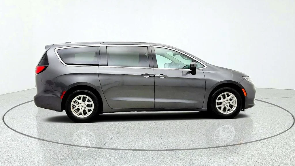 Used 2023 Granite Crystal Metallic Clearcoat Chrysler Touring L FWD image 4